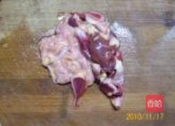 大蒜苗清炒鸡杂的做法图解1
