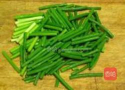 蒜薹炒肉丝的做法图解2