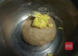 玉米肠肉桂面包卷的做法图解3