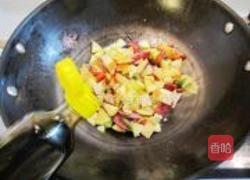 豆腐干炒香肠的做法图解8