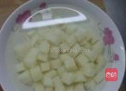 炒多彩丁的做法图解1