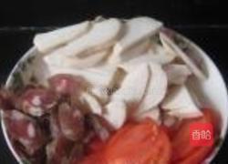 番茄杏鲍菇炒香肠的做法图解2