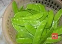 荷兰豆炒肉的做法图解2
