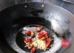 蒜苗炝炒泡萝卜的做法图解2