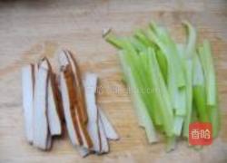 香干鸡蛋炒细面的做法图解1