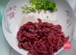 包菜牛肉丝炒粿条的做法图解1
