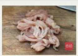 蒜黄鸡柳的做法图解2