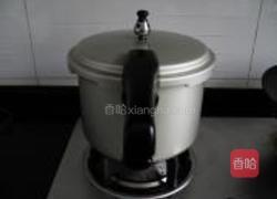 花生眉豆鸡脚汤的做法图解10