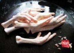 花生眉豆鸡脚汤的做法图解2