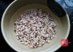 花生眉豆鸡脚汤的做法图解5