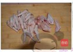 黄豆腐竹烧鸡脚的做法图解1