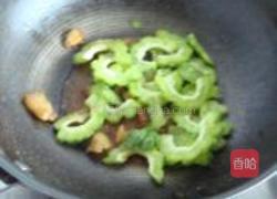 苦瓜洋葱炒五花肉的做法图解4