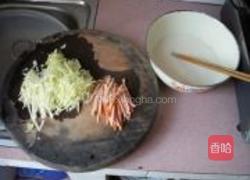 包菜摊饼的做法图解2