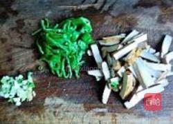 青椒炒香干的做法图解1