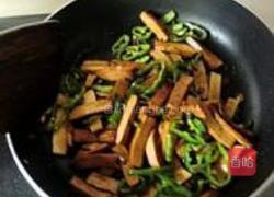 青椒炒香干的做法图解9