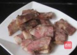 香肠炒青椒的做法图解1