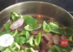 香肠炒青椒的做法图解5