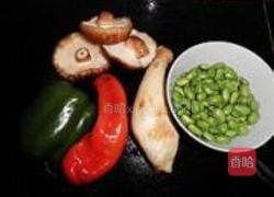 辣椒毛豆炒双菇的做法图解1