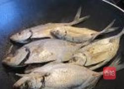 黄豆酱烧海鱼的做法图解2