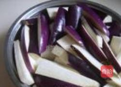 酱香肉末烧茄子的做法图解1