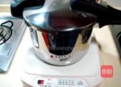 黄豆花生煲猪脚的做法图解10