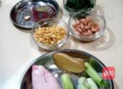 黄豆花生煲猪脚的做法图解1