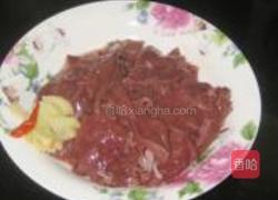 青蒜炒羊肝的做法图解1