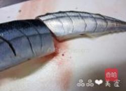 盐烧秋刀鱼的做法图解4