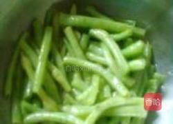 番茄酱烩豆角的做法图解4