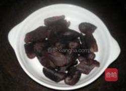 蚝油杂蔬炒海参的做法图解2