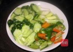 蚝油杂蔬炒海参的做法图解3