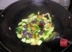 蚝油杂蔬炒海参的做法图解6