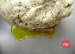 黑芝麻小餐包的做法图解2