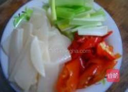 酸萝卜炒爽肚的做法图解1