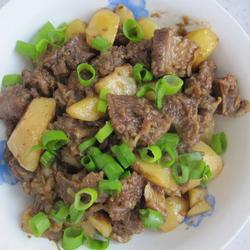 牛肉炖土豆的做法[图]