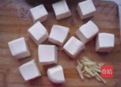 茼蒿鲫鱼豆腐汤的做法图解3