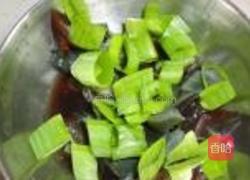 香椿皮蛋拌豆腐的做法图解3
