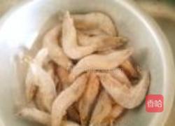 茄汁翡翠虾的做法图解1