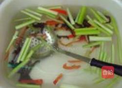 芹菜爆虾尾的做法图解2