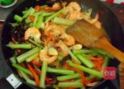 芹菜爆虾尾的做法图解5