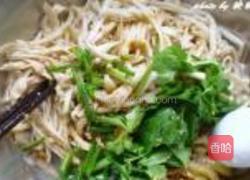 榨菜鸡丝拌金针菇的做法图解8