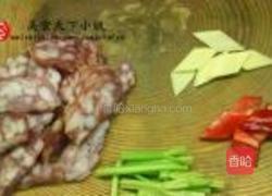 腊肠炒荷兰豆的做法图解2