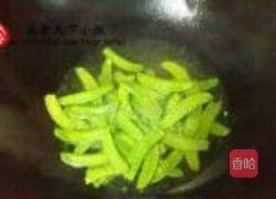 腊肠炒荷兰豆的做法图解3