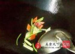 腊肠炒荷兰豆的做法图解5