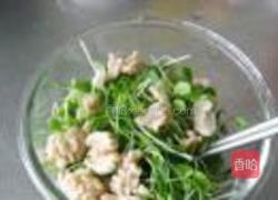 香椿苗拌核桃仁的做法图解3