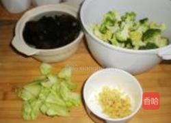 芥末西兰花拌蛋皮儿的做法图解2