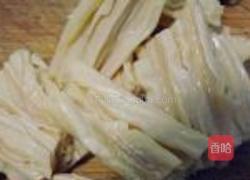 瓜条腐竹的做法图解2