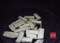 芹菜拌腐竹的做法图解2