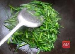 韭菜花炒章鱼的做法图解4