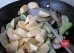 扁豆烧山芋的做法图解7